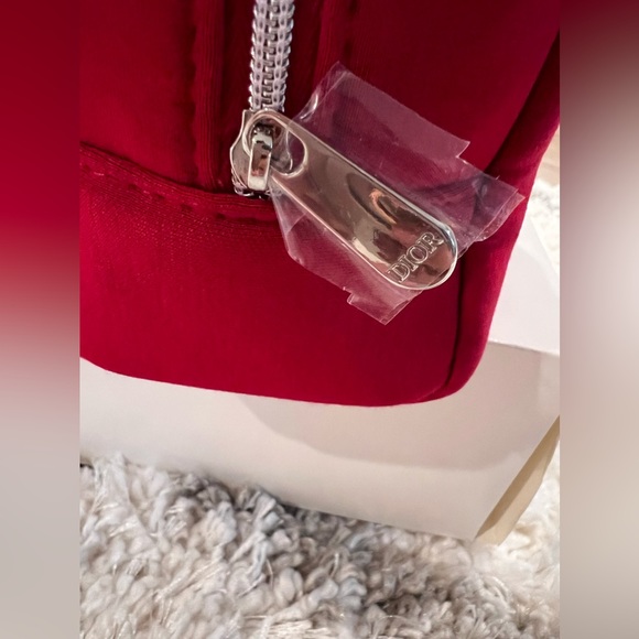New DIOR  RED EMBROIDERED COSMETICS BAG with freebies - Picture 4 of 10